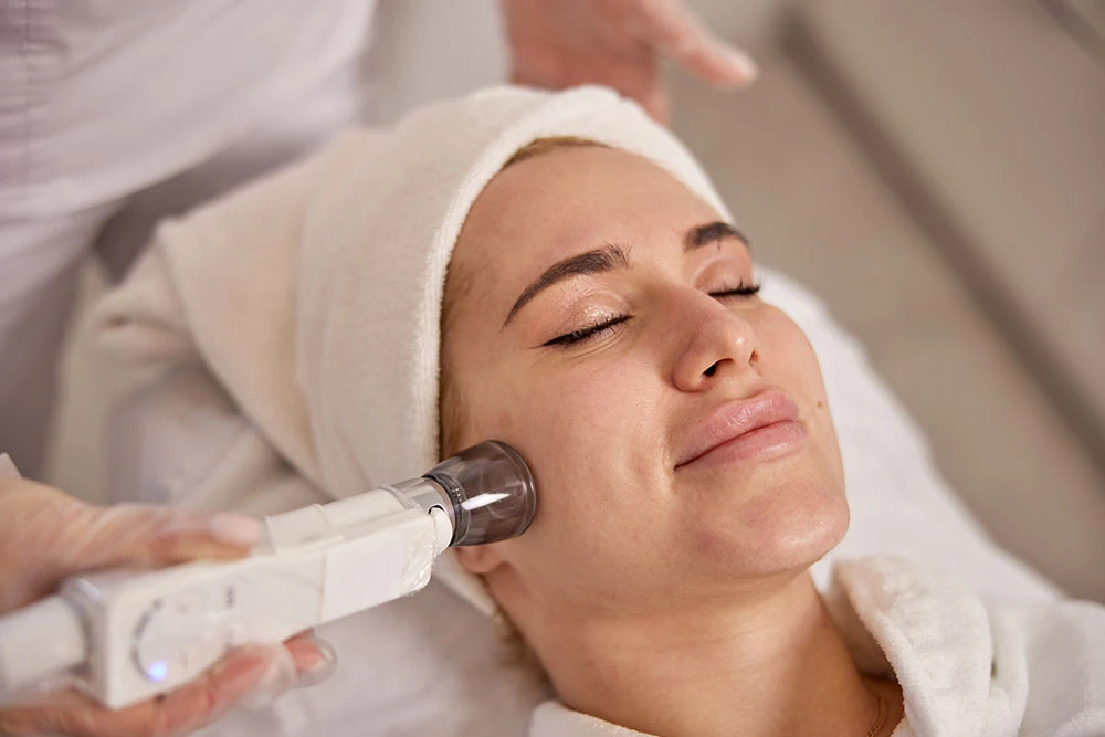 Reclaim-Firmness-and-Youthful-Radiance